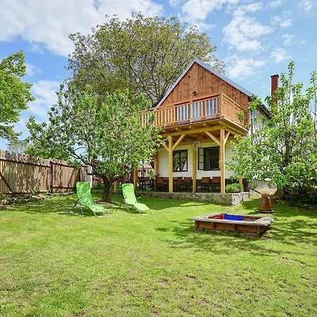 Holiday home Oresak - Walnut House *