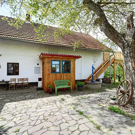 Holiday home Oresak - Walnut House Svojsice (Kolin)