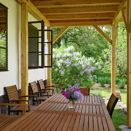 Oresak - Walnut House 펜션
