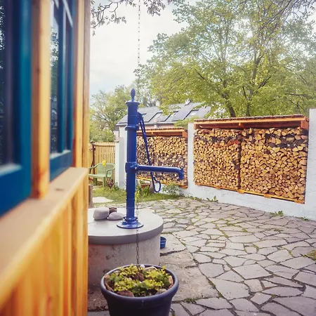 Oresak - Walnut House *