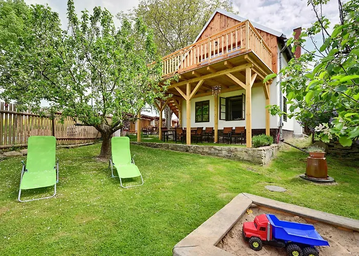Oresak - Walnut House